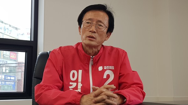 이갑준 부산 사하구청장 예비후보가 지난 25일 국제뉴스 등 미디어연합취재단과 공동인터뷰를 하고 있다.(사진=미디어연합취재단 제공)