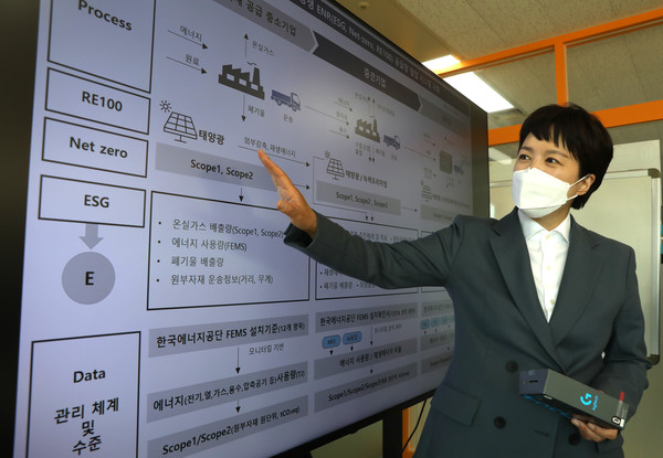 김은혜 국민의힘 경기도지사 후보가 17일 한국공학대학교 탄소중립섹신센터에서 열린 '탄소중립선언 및 기업인 간담회'에 참석했다. 사진제공=김은혜 진심캠프