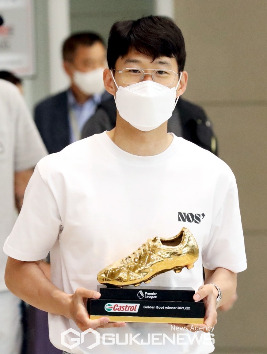 (Seoul = International News) O artilheiro da Premier League inglesa (EPL), Son Heung-min (Tottenham Hotspur), volta para casa via Aeroporto Internacional de Incheon no dia 24.  / Foto = Repórter Von Myong-Kuk