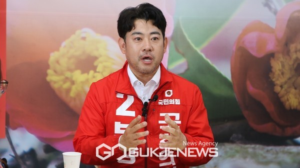 25일 제주도인터넷·방송기자협회와의 인터뷰를 통해 "오직 제주만 사랑했다”라며 “제주의 선택을 받아 기울어진 운동장을 바로 세울 수 있도록, 제주인의 자존심을 살릴 수 있도록 도와달라”라고 눈물 어린 호소를 했다.[사진=제주도인터넷·방송기자협회]