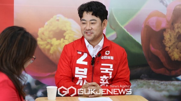 25일 제주도인터넷·방송기자협회와의 인터뷰를 진행하고 있다.[사진=제주도인터넷·방송기자협회]