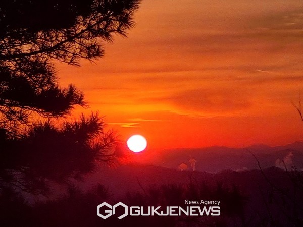 전월산 일출(사진 제공 신동우)