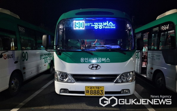 LED 안내판을 설치한 90번 용인시 공공버스 모습(사진=용인시)
