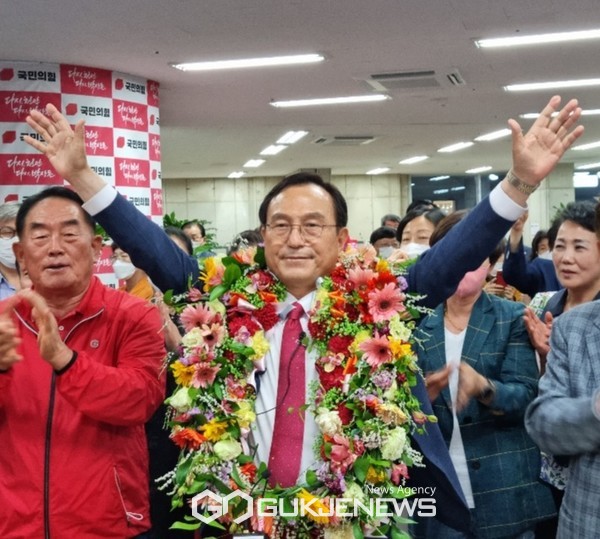 사진 = 박상돈 천안시장 당선 사진