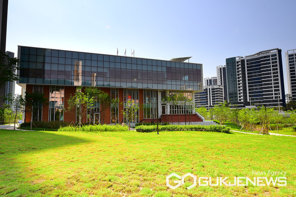 하남시위례도서관, 개관 1주년 기념행사 ‘풍성’ (위례도서관 전경 사진)