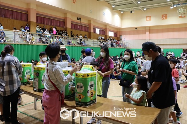 중문초등학교는 지난 15일 학부모와 학생 500여명이 참여한 가운데 ‘꼭꼭 숨어라, 우리 보물 보일라!’행사를 진행했다.[사진=중문초등학교]