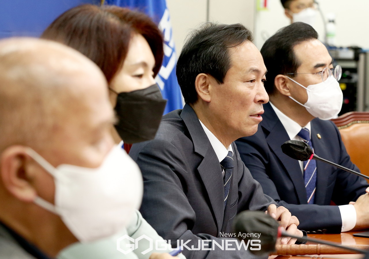 ▲22일 오전 국회에서 더불어민주당 비상대책위원회의가 열리고 있다./사진=원명국 기자