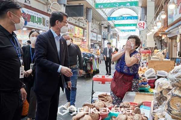 추석맞이 생필품 나눔 및 전통시장 방문