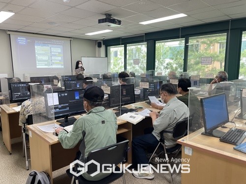 시립중랑노인종합복지관, 수협은행 상봉역지점과 보이스피싱 교육 진행 [사진=시립중랑노인종합복지관]