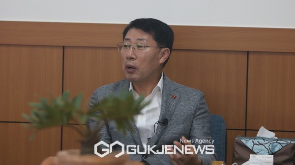 안동우 제주시장이 지난 28일  제주도인터넷방송기자협회와의 인터뷰를 통해 그간의 소회를 밝혔다.[사진=문서현 기자]