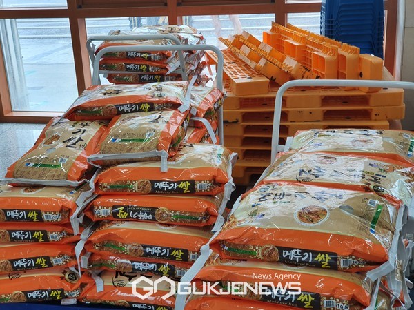 씨엔블루 정용화 쌀 1,130Kg 기부, 양천구자원봉사센터를 통해 저소득층 및 취약계층에 전달