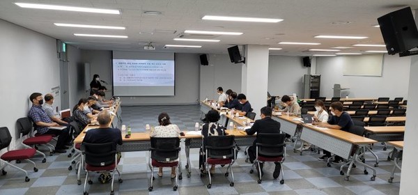                                                (사진=익산시) 악취대책민관협의회 회의 모습