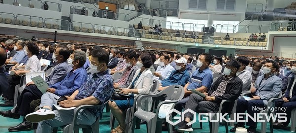 1일 태안종합실내체육관에서 열린 민선8기 가세로 군수 취임식에 참석한 군민들 모습. (태안 = 최병민 기자)