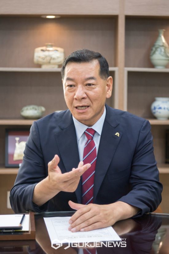 최원철 공주시장 인터뷰 모습