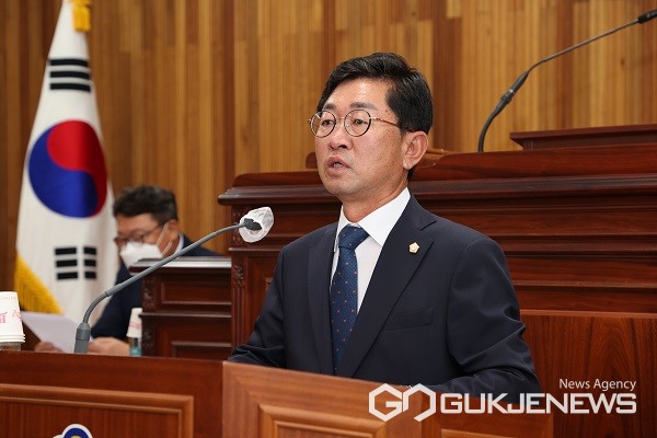 5분 자유발언하는 이대호 의원.(제공=영동군의회)