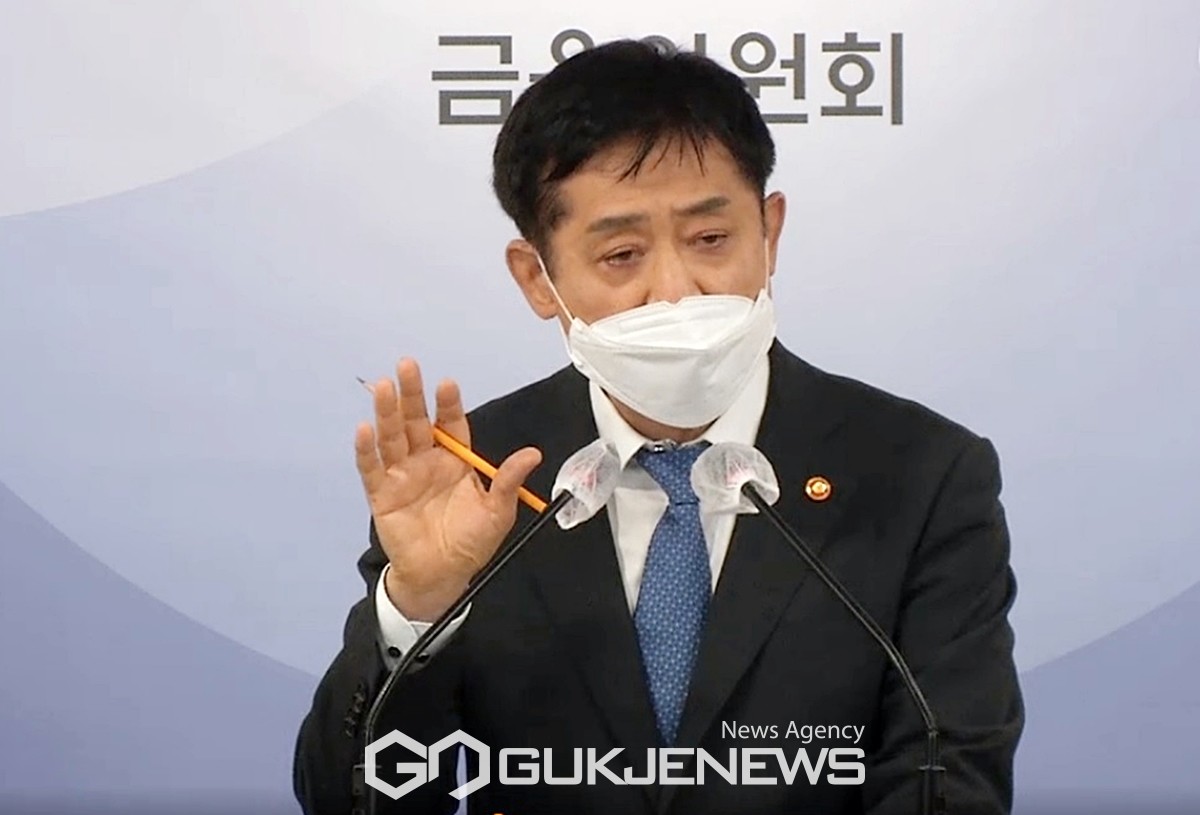 ▲김주현 금융위원장이 14일 정부서울청사에서 열린 제2차 비상경제민생회의 금융부문 민생안정 과제 추진현황 및 계획을 브리핑하고 있다.(e-브리핑)