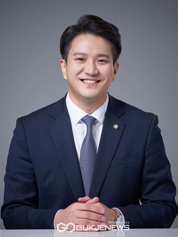 더불어민주당 전용기 국회의원