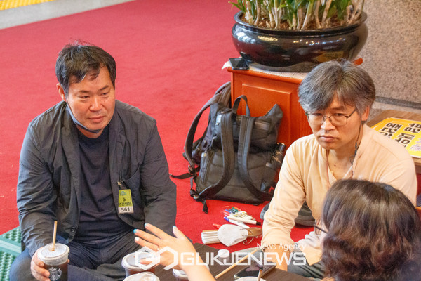 용혜인, 썰렁한 국회에서 혼자서 철야농성 이어간다