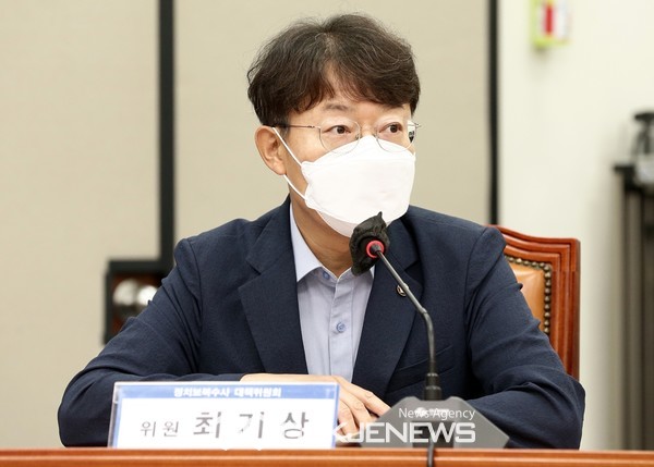 (서울=국제뉴스)최기상 더불어민주당 정치보복수사대책위원회 위원이 1일 서울 여의도 국회에서 열린 정치보복수사대책위원회의에서 발언하고 있다./사진= 원명국 기자