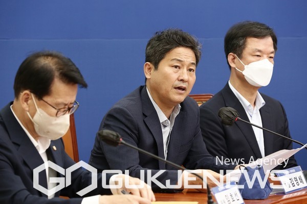 (서울=국제뉴스)김영배 더불어민주당 정치보복수사대책위원회 위원이 1일 서울 여의도 국회에서 열린 정치보복수사대책위원회의에서 발언하고 있다. /사진= 원명국 기자