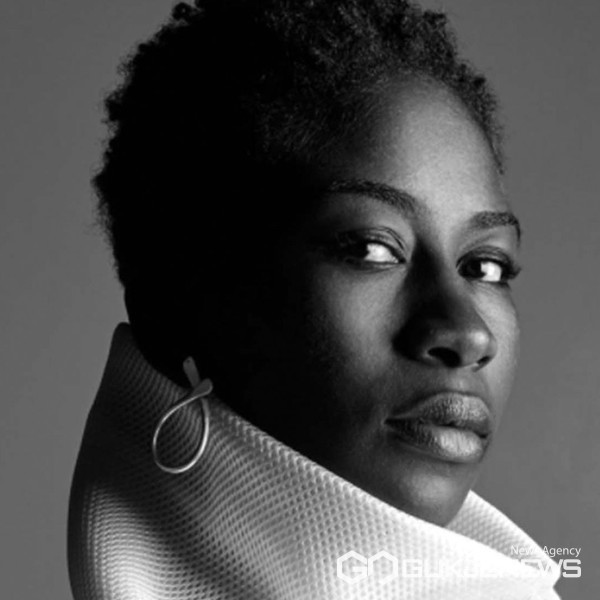 경쟁부문: 국제경쟁 ‘룩 앳 미: XXX 텐타시온’ 사바아 폴라얀 감독