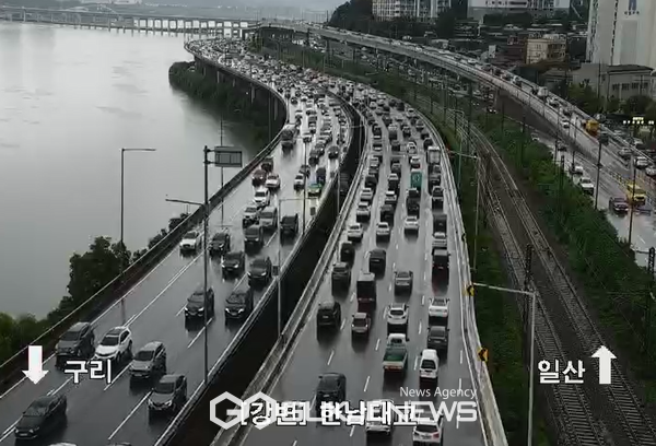 [속보]서울 수도권 동부간선도로·서부간선도로 교통상황, 많은 비·폭우로 지연 운행(사진=서울시설공단)