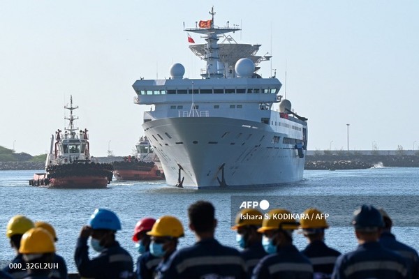 스리랑카 남부 함반토타항에 입항하는 중국 선박 '위안왕 5호'. 사진제공/AFP통신