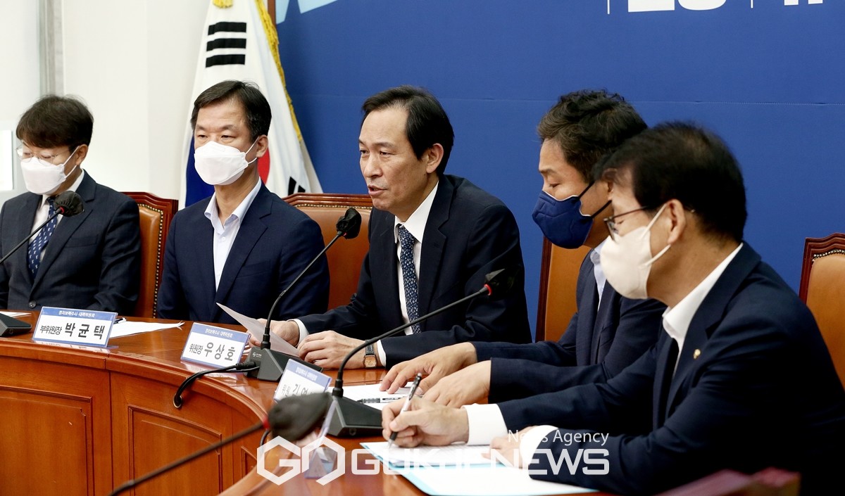 (서울=국제뉴스)우상호 더불어민주당 비상대책위원장이 22일 서울 여의도 국회에서 열린 정치보복수사대책위원회의에서 발언을 하고 있다./사진= 원명국 기자