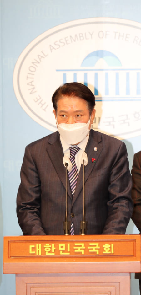 최대호 안양시장이 지난 2021년 12월 노후 1기 신도시 활성화 특별법제정 합동 기자회견에서 발언하고 있다.(사진=최대호 안양시장sns)