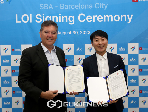 좌로부터 김현우 서울산업진흥원 대표이사, 파우 솔라니야(Mr. Pau Solanilla) 바르셀로나 시의회 의원