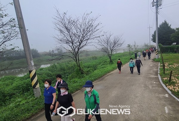 주덕읍 요도천변 걷기 행사 모습(사진=주덕읍)