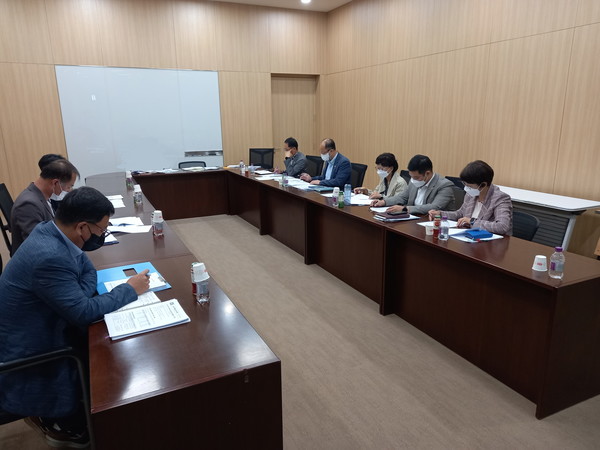 경기도의회 더불어민주당 정책위원회가 회의를 하고 있다. 사진제공=경기도의회