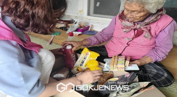 봉화군노인복지관, 위기 취약계층 어르신 160명에게 ‘한가위 나눔 키트’ 전달
