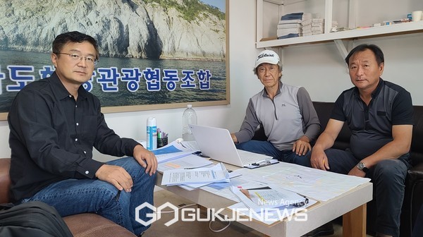  장 전 위원장은 지난 9일 추자도를 방문해  찬성·반대측 주민들을 직접 만나 가감없는 의견을 청취했다.