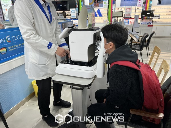 (사)오픈월드 안경무료지원사업 '우리아이 밝은아이' [사진=김서중 기자]