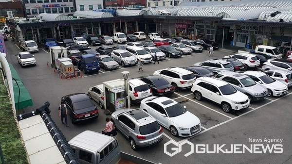 서산동부시장 내에 설치 운영되고 있는 공영주차장. (사진 = 서산시 제공) 