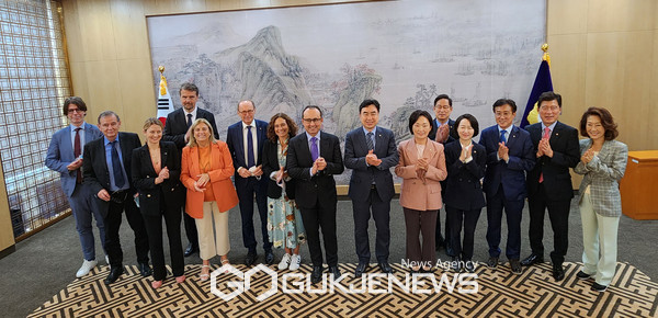 윤관석 산업통상자원중소벤처기업위원장, 유럽의회 산업연구에너지위원회 대표단 면담 [사진=윤관석 의원실]