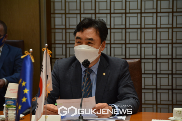 윤관석 산업통상자원중소벤처기업위원장, 유럽의회 산업연구에너지위원회 대표단 면담 [사진=윤관석 의원실]