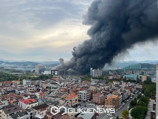 [속보]대전 현대아울렛 화재·불 사고 사상자 8명 발생 '중대재해법' 적용되나 / 독자제공