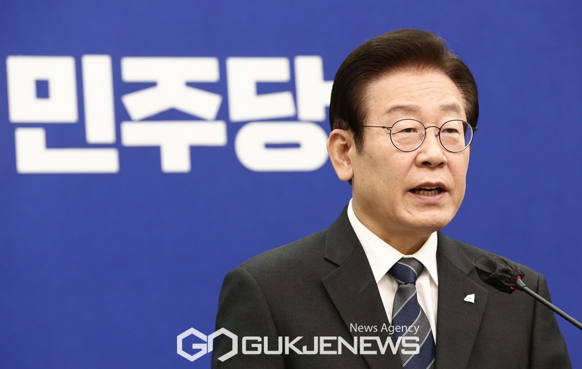 ▲이재명 더불어민주당 대표가 21일 서울 여의도 국회 당대표 회의실에서 특별 기자회견을 하고 있다. /사진=원명국 기자