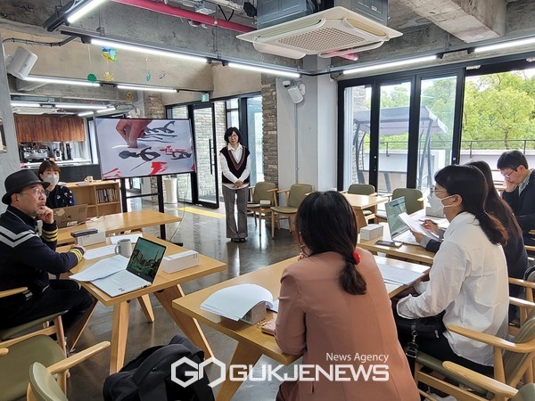 지난 21일 예술공간 이아에서 열린 제26회 제주미술제 기자간담회.