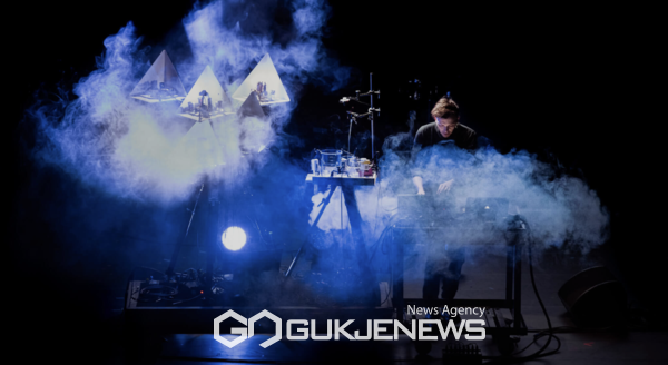 Moritz Simon Geist_Tripods One