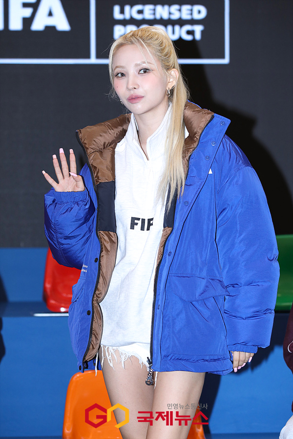 [GJ포토] (여자)아이들 전소연, '시크한 손인사'(FIFA OLP)