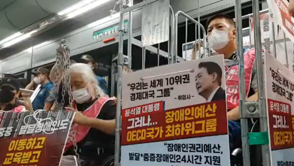 서울 지하철 전장연 장애인 단체 시위(사진=전장연 페이스북 캡쳐)