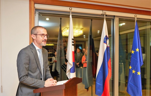 리셉션 환영사하는 예르네이 뮐러 주한 슬로베니아 초대 대사.(사진=주한 슬로베니아 대사관)