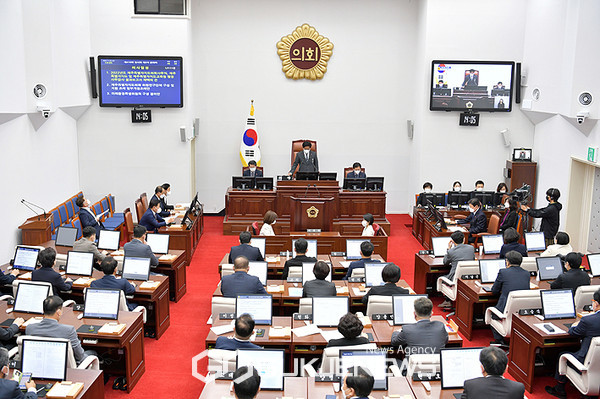 15일 오후 제주도의회 예산결산특별위원회(위원장 양경호)는 제411회 제2차 정례회 제8차 회의에서 2023년도 제주도 예산안 및 기금운용계획안을 의결했다.[사진=제주도의회]