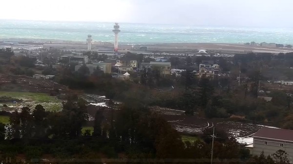 제주날씨 한파·폭설에 항공 90편 결항...한라산 31Cm 쌓였다 < 종합 < 사회 < 기사본문 - 국제뉴스