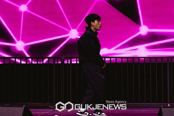 16일 2022년 이어도청소년문화예술경연대회 본선에서 대상을 차지한 제주한라대 재학중인 강창현 학생.[사진=문서현 기자]