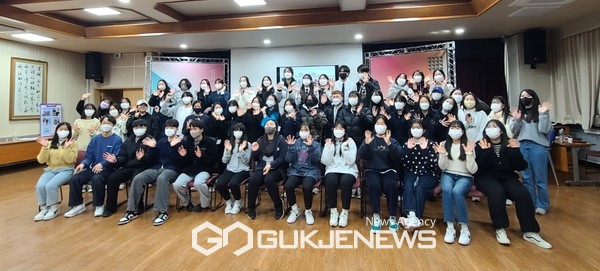 제주도교육청은 지난 18일 도교육청 대회의실에서 전국 청소년들이 참여하는 <‘평화! 지금 여기에서’전국 청소년 평화 포럼>을 개최했다.[사진=제주도교육청]