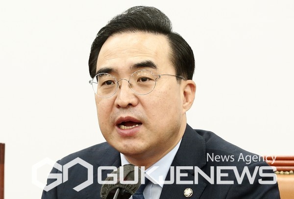 ▲박홍근 더불어민주당 원내대표는 22일 정책조정회의에서 내일 본회의에서 예산안 처리를 매듭짓겠다고 말하고 있다./사진=원명국 기자